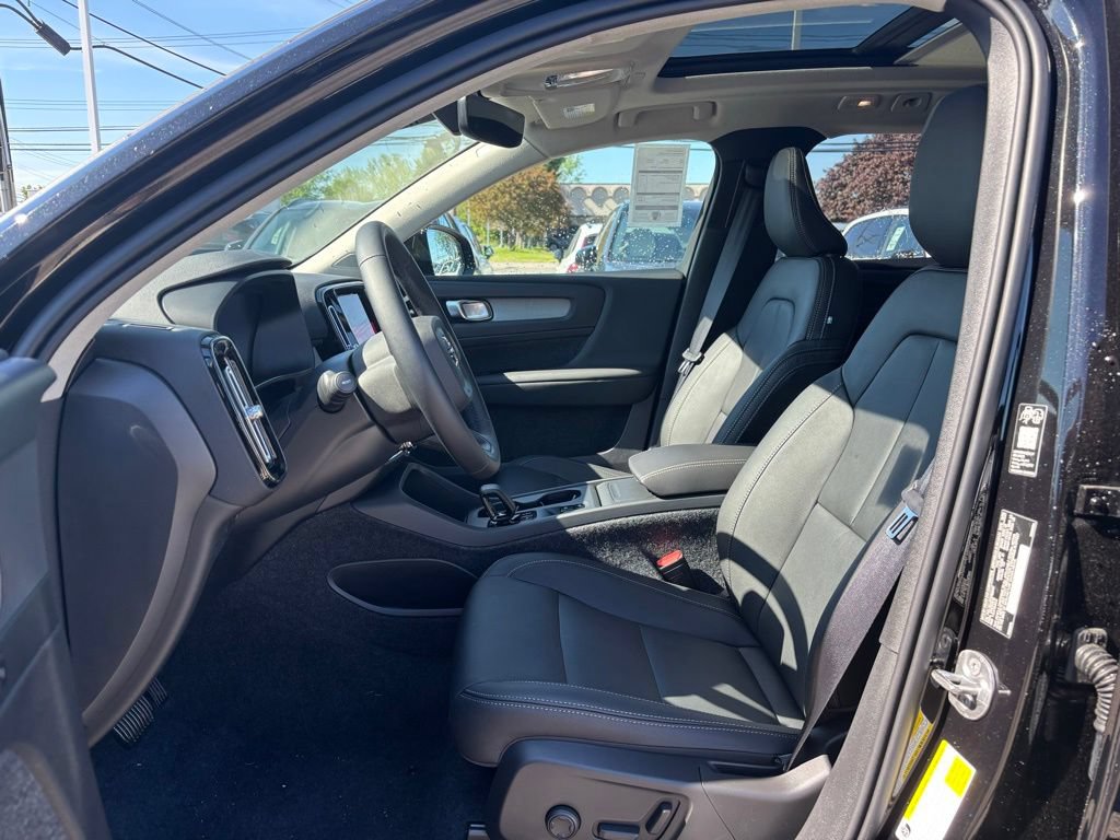 New 2026 Volvo XC40 B5 Core w/ Climate Package AWD/4WD image 15