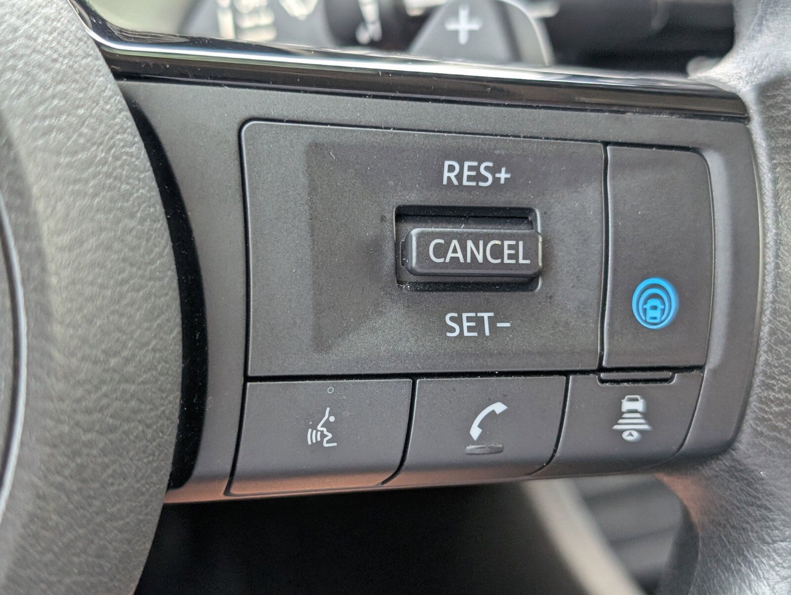 Used 2022 Nissan Rogue SV FWD image 25