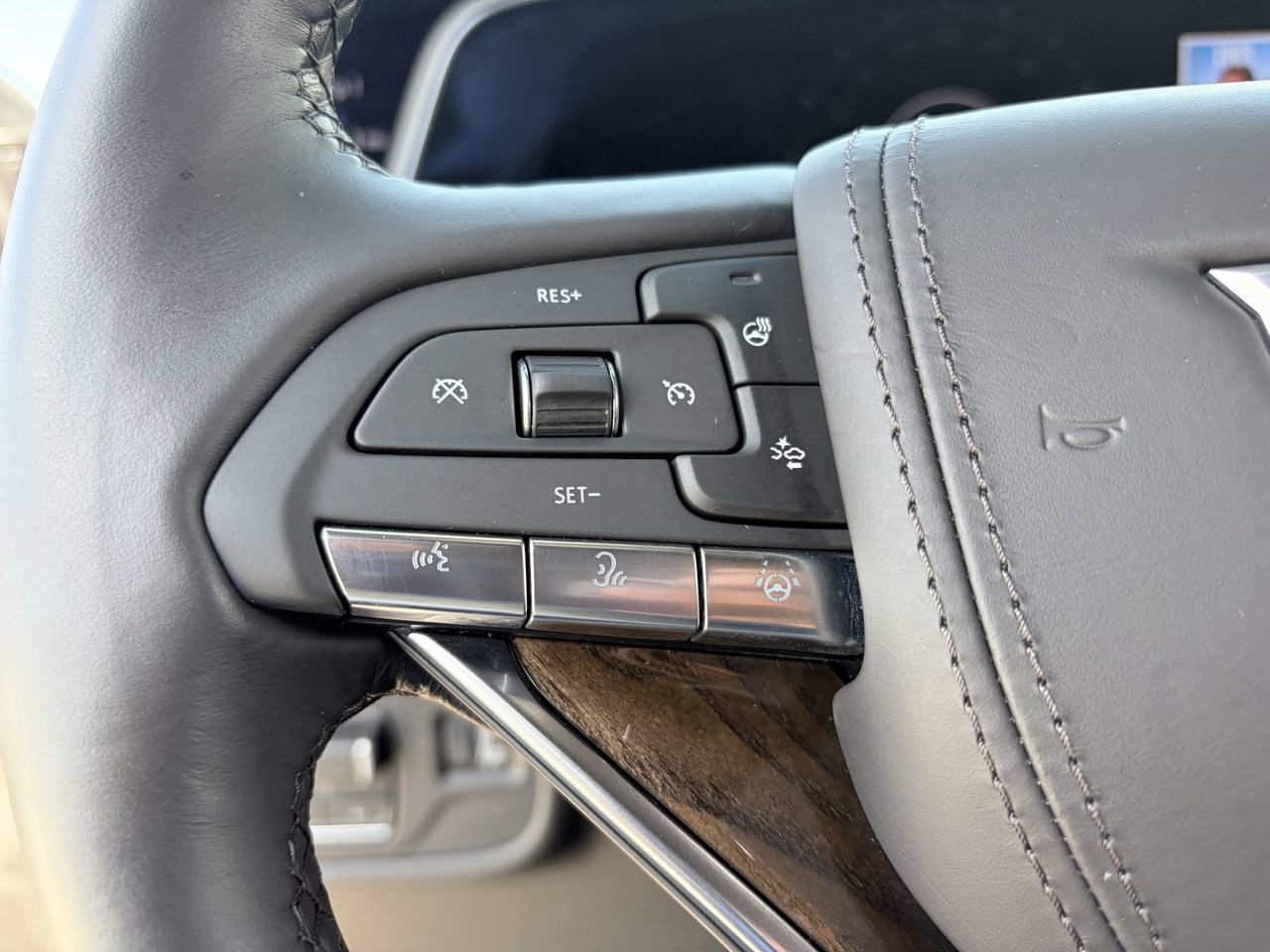 Certified 2024 Cadillac Escalade ESV Sport Platinum w/ LPO, ONYX Package AWD/4WD image 22