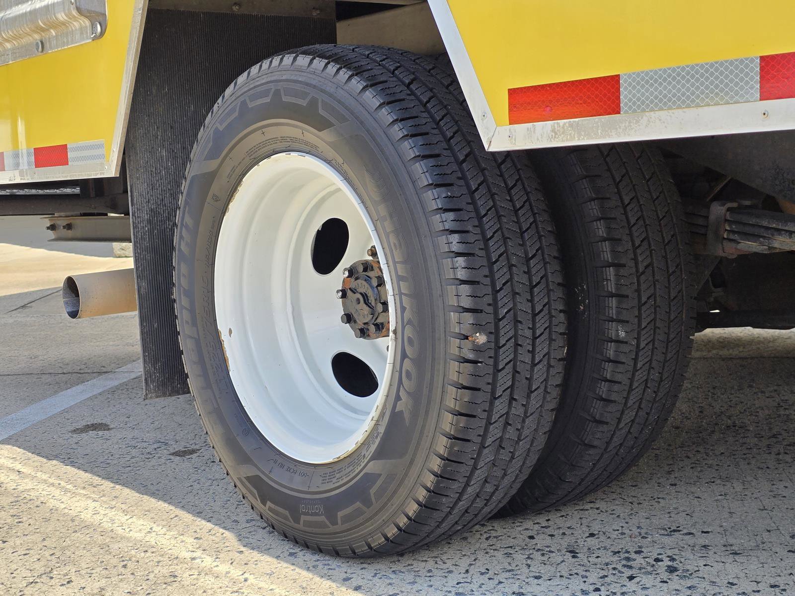 Used 2024 Ford E-350 and Econoline 350 Super Duty w/ Driver's Safety Package image 13