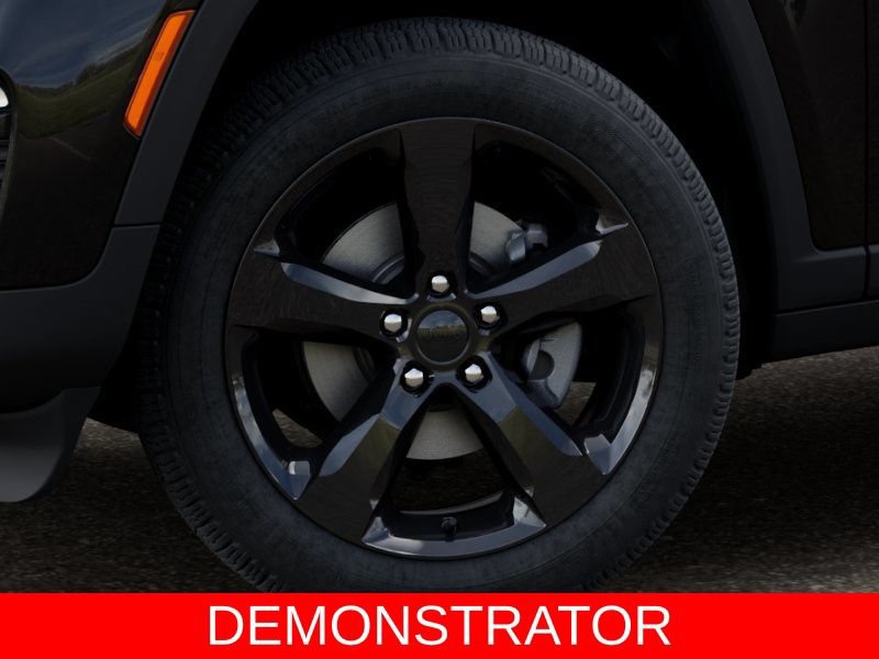 New 2025 Jeep Grand Cherokee Limited w/ Black Appearance Package AWD/4WD image 8
