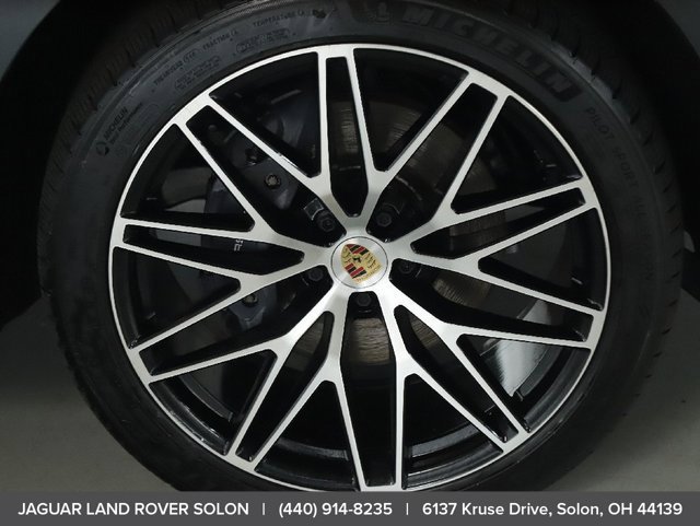 Used 2023 Porsche Macan AWD/4WD image 40