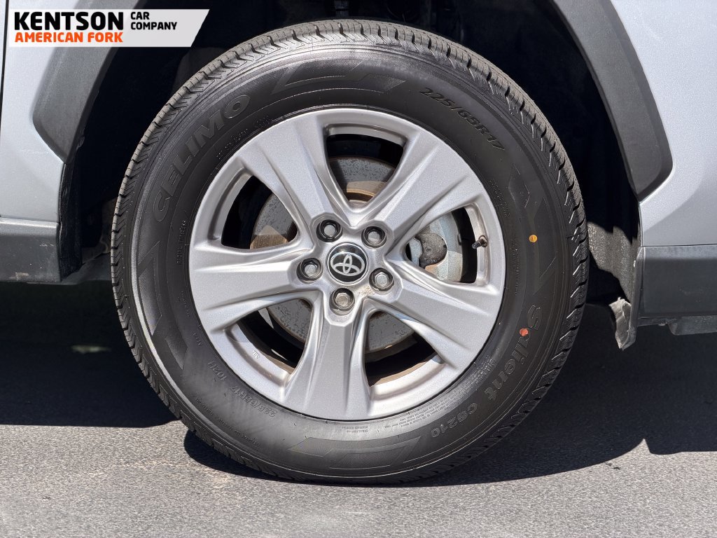 Used 2025 Toyota RAV4 XLE AWD/4WD image 12