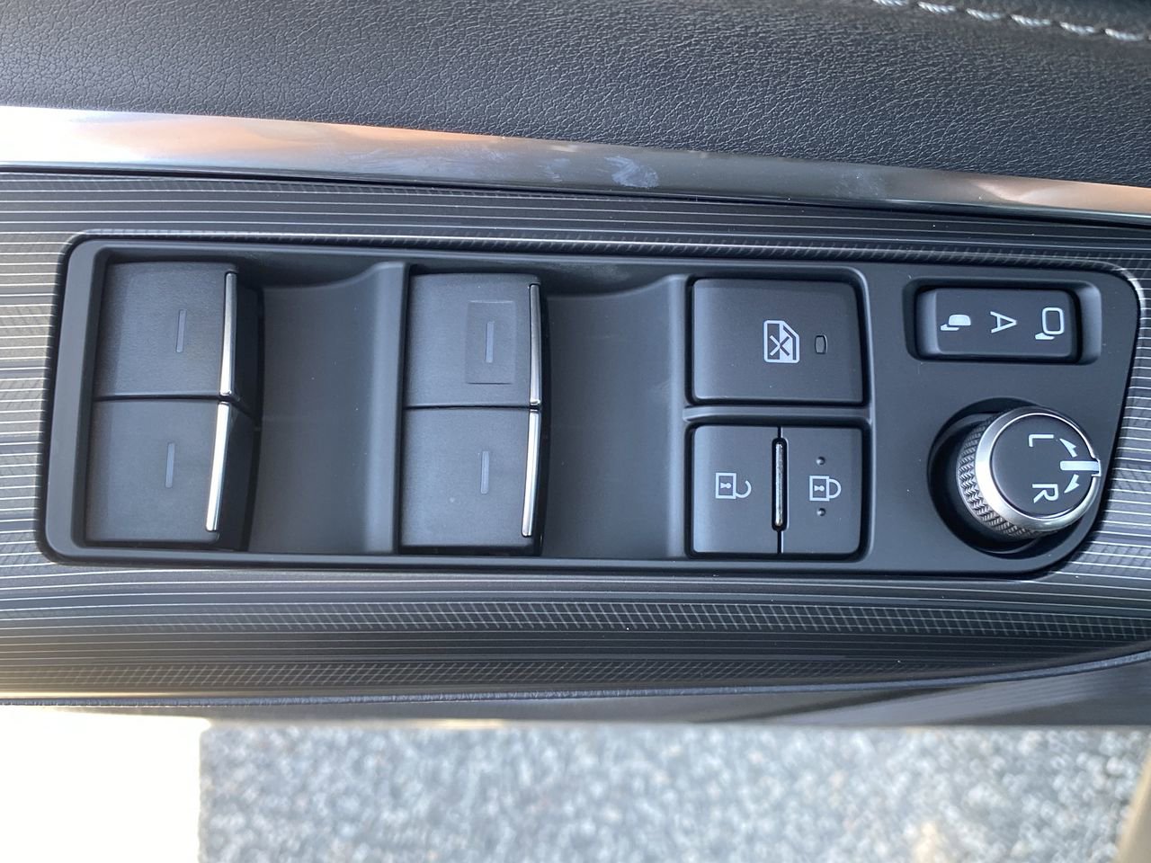 Used 2021 Toyota Venza Limited AWD/4WD image 15