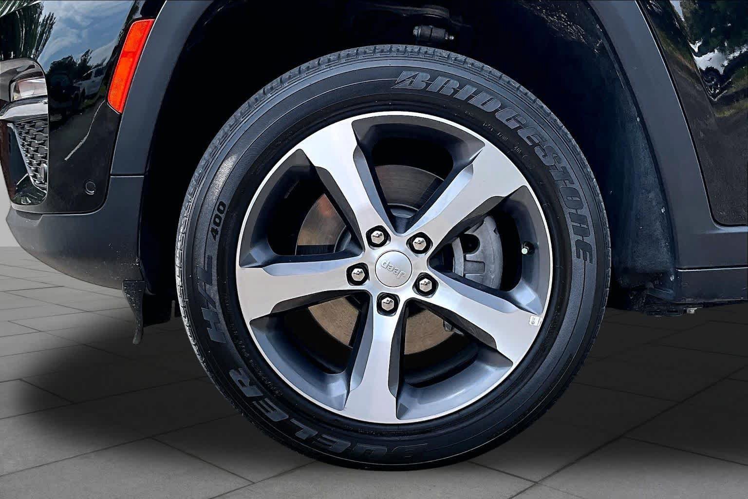Used 2022 Jeep Grand Cherokee Limited 4xe w/ Luxury Tech Group II AWD/4WD image 11