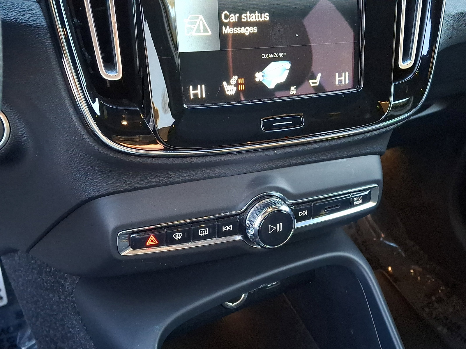 Used 2021 Volvo XC40 T5 R-Design w/ Climate Package image 23