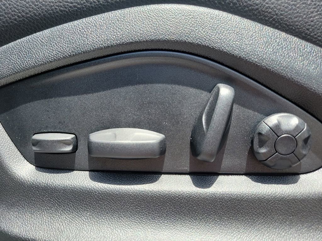 Certified 2025 Porsche Cayenne image 29