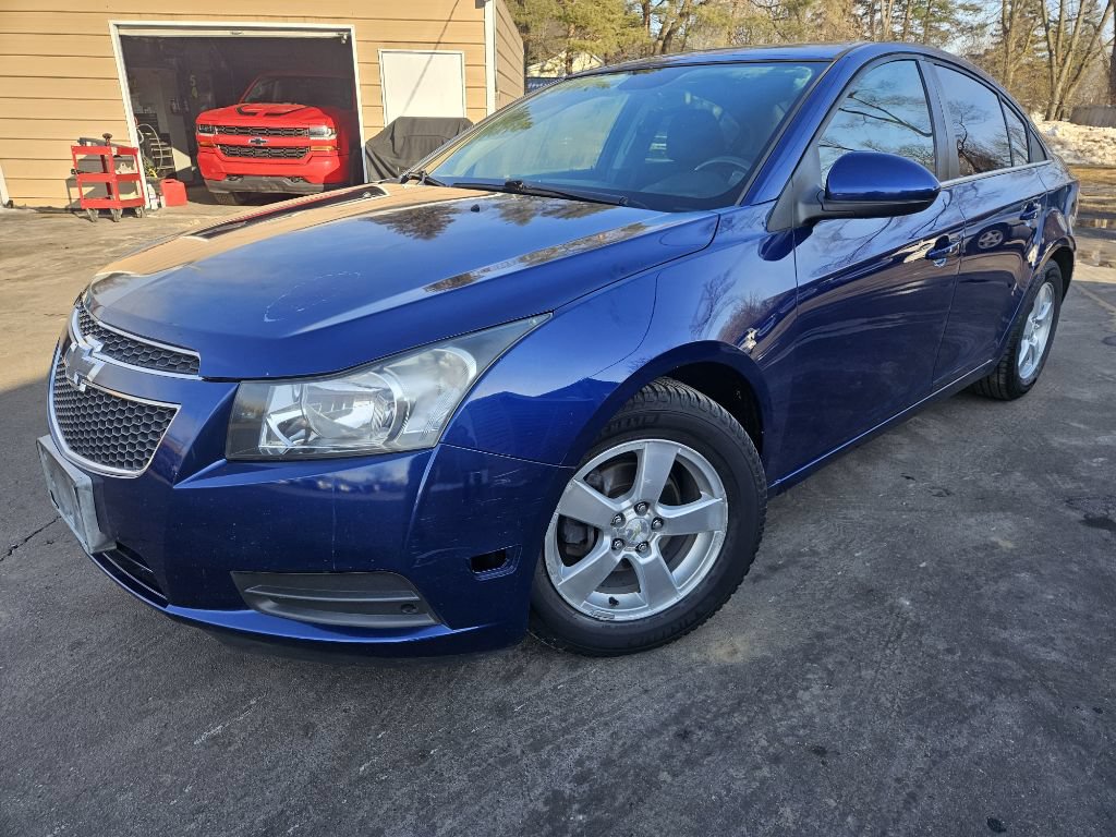Used 2013 Chevrolet Cruze LT FWD image 1
