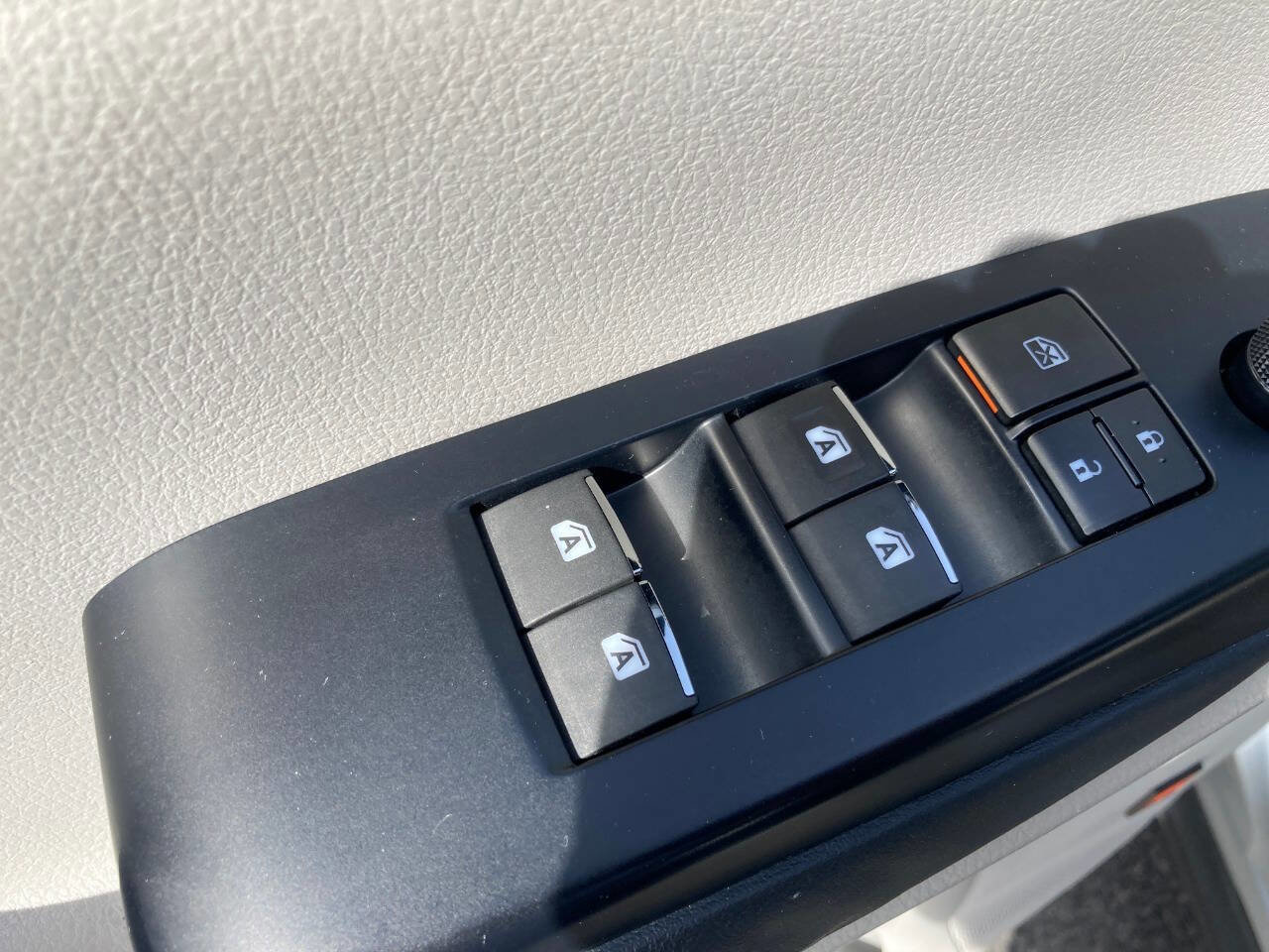 Used 2015 Toyota Highlander Limited image 13