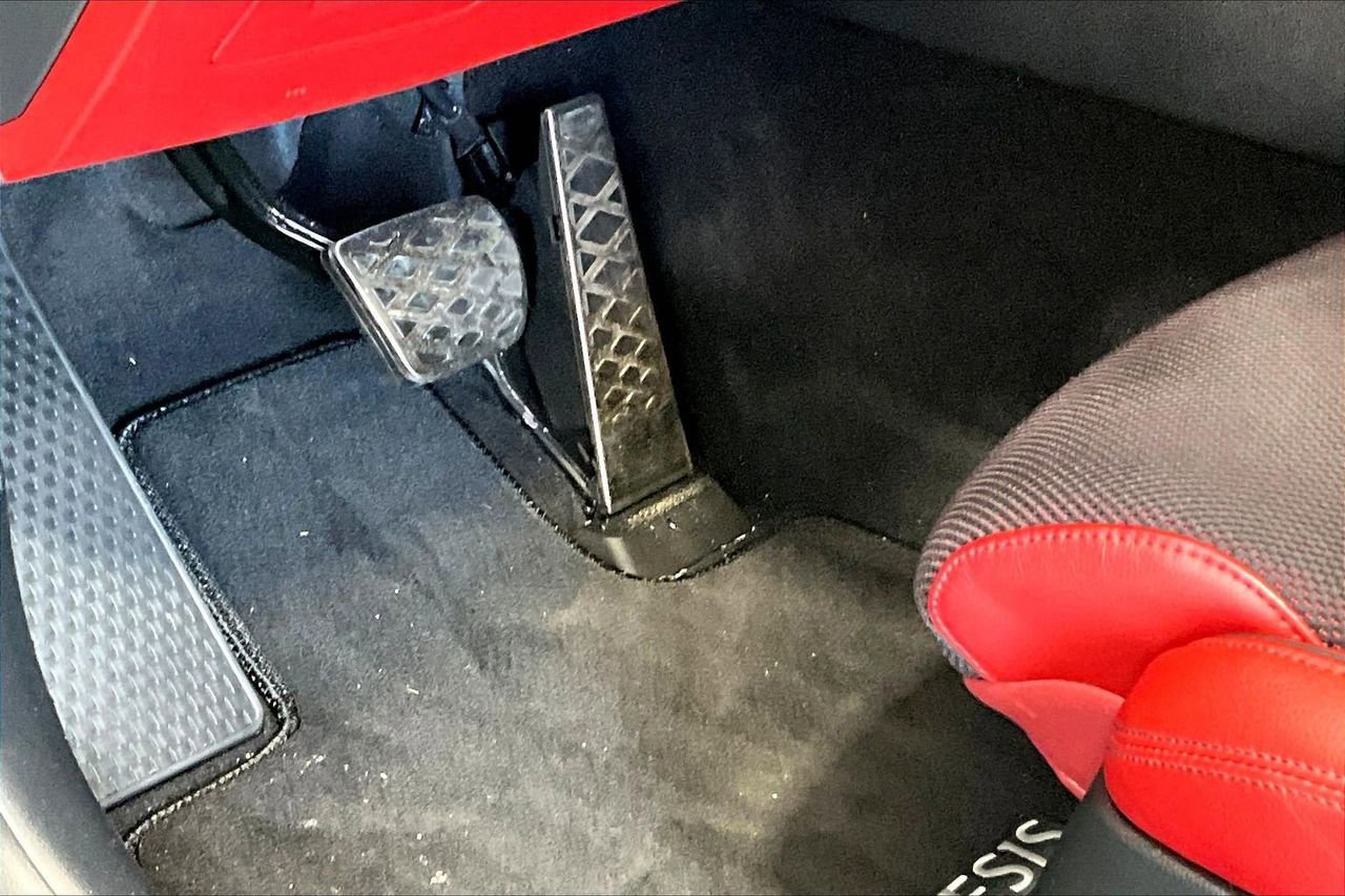 Used 2023 Genesis GV70 2.5T w/ Sport Prestige Package image 22