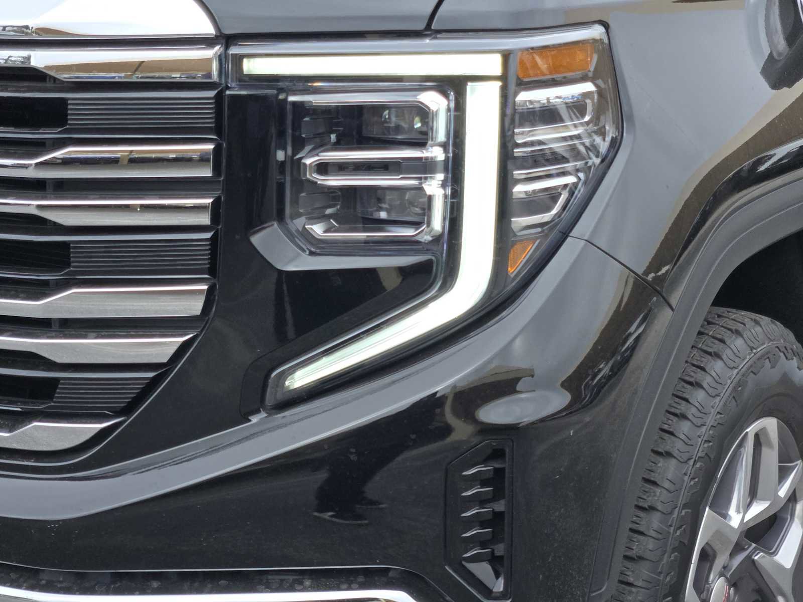 Certified 2024 GMC Sierra 1500 SLT image 9