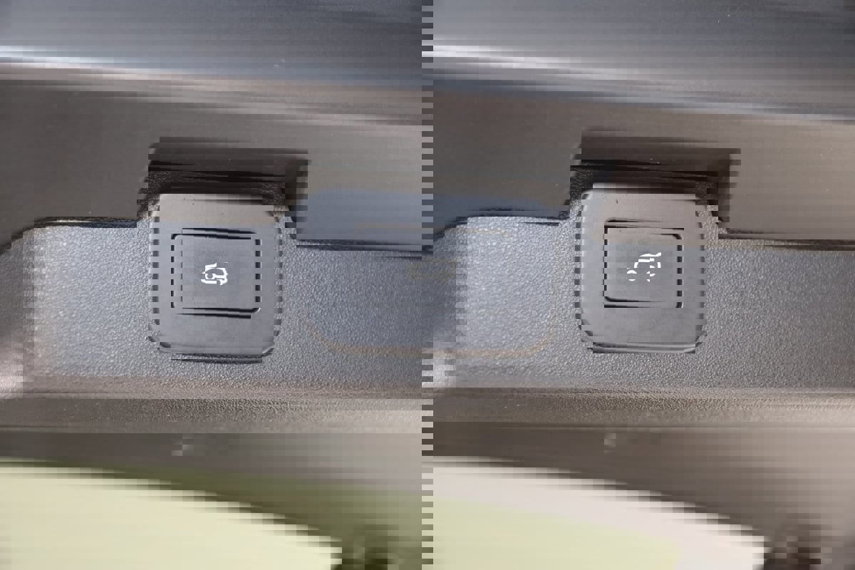 Used 2023 Land Rover Discovery S R-Dynamic image 56