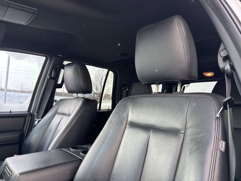 Used 2015 Ford Expedition XLT image 6