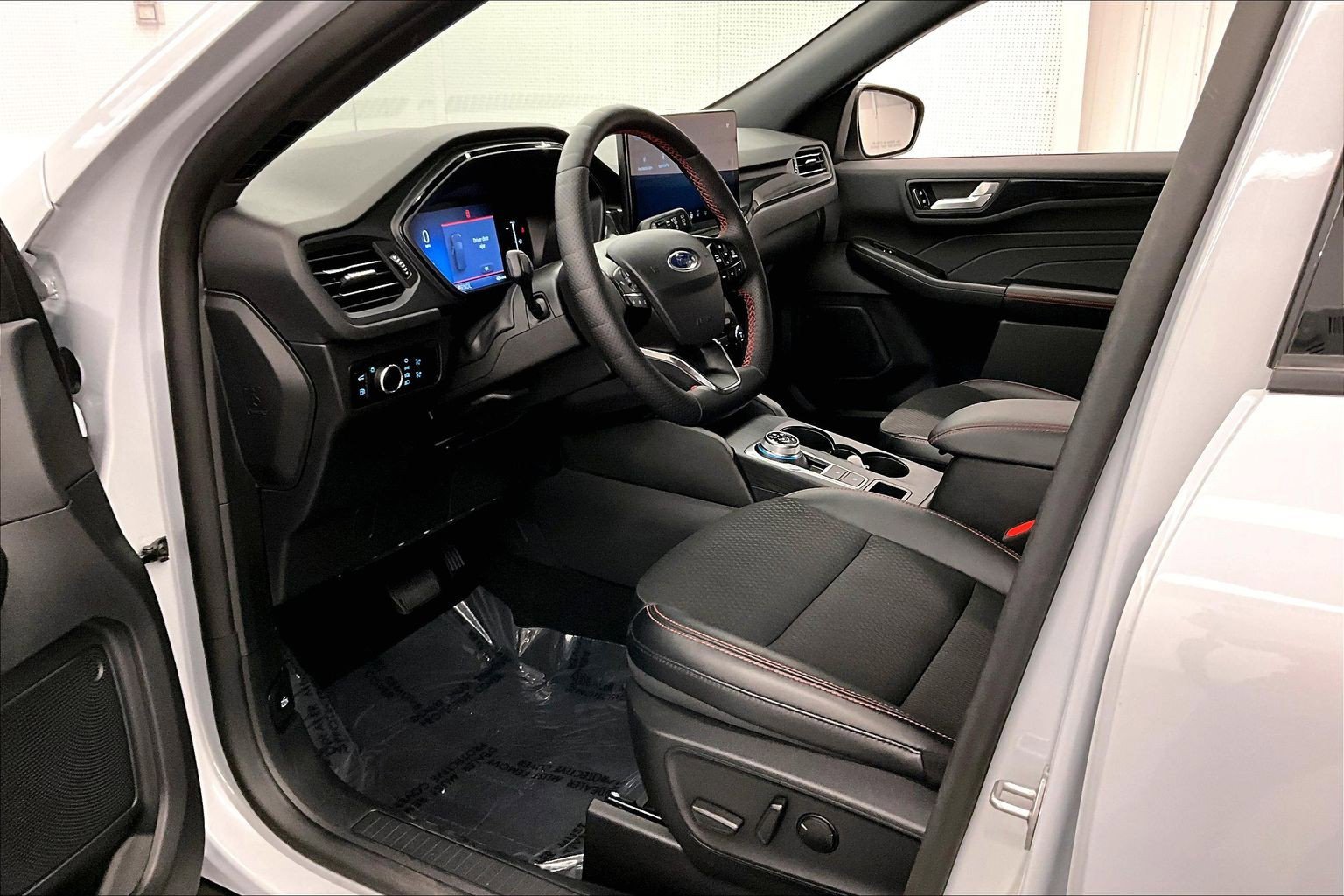 Used 2025 Ford Escape ST-Line w/ Equipment Group 301A FWD image 16