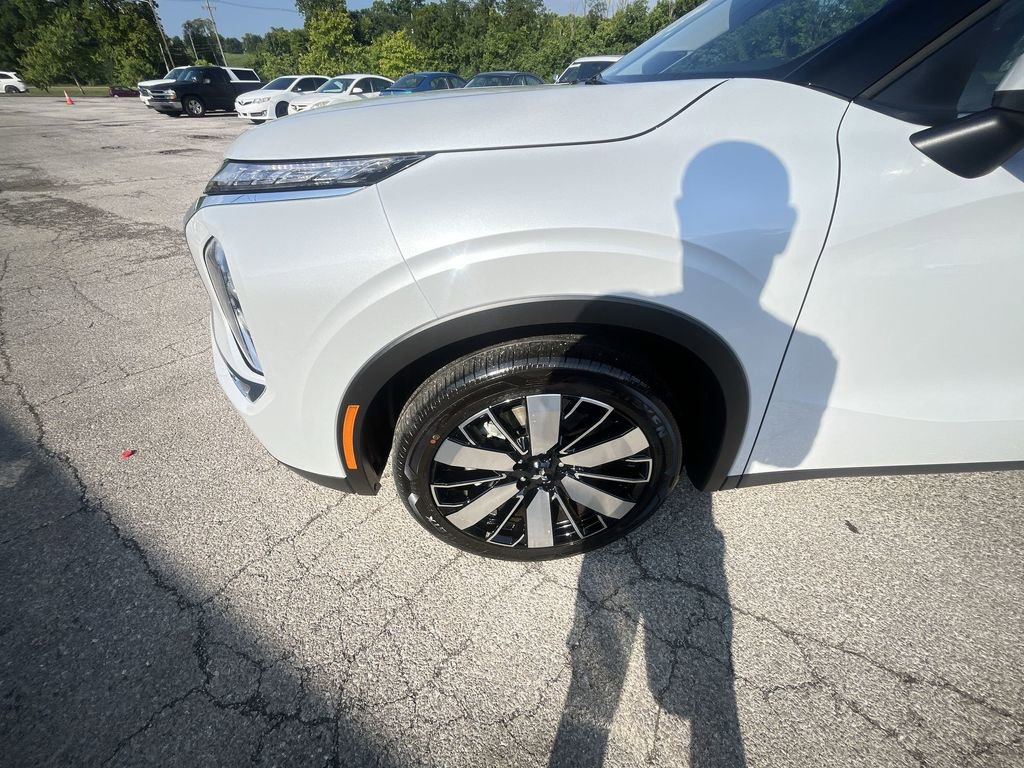 New 2025 Mitsubishi Outlander SE image 10