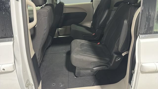 Used 2023 Chrysler Voyager LX FWD image 20