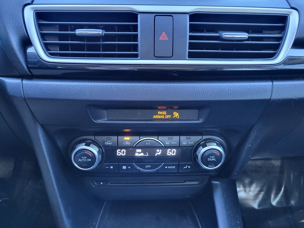 Used 2014 MAZDA MAZDA3 i Touring w/ Technology Package image 21