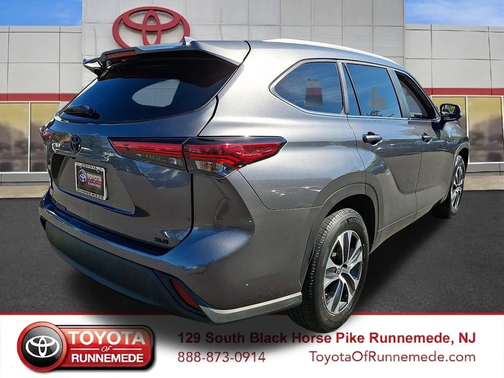 Used 2023 Toyota Highlander XLE FWD image 6