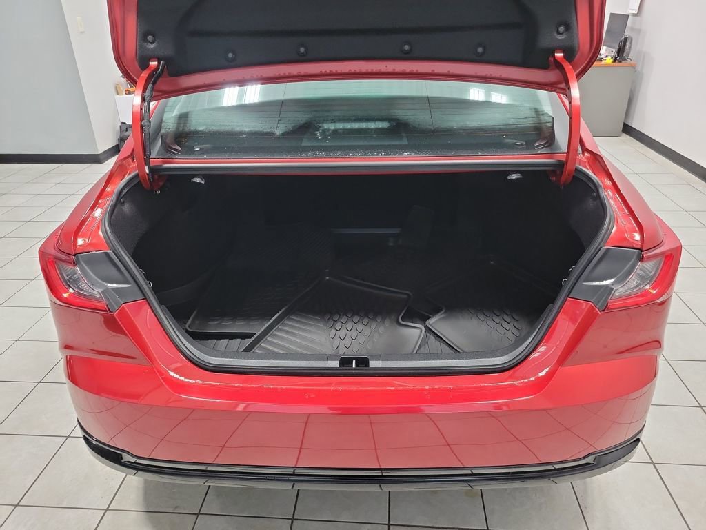 Used 2025 Toyota Camry XLE image 10