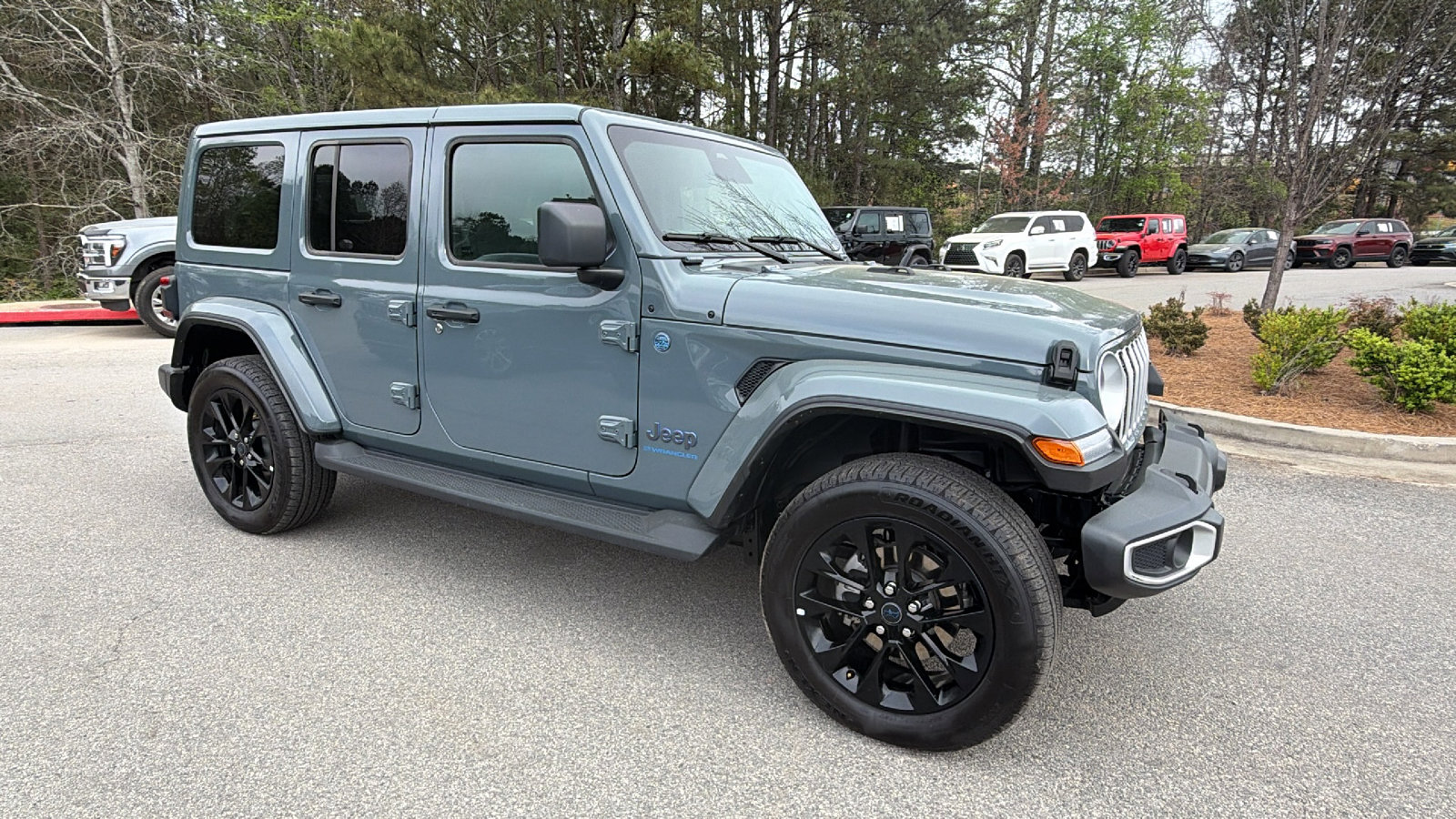 Used 2025 Jeep Wrangler Sahara image 5