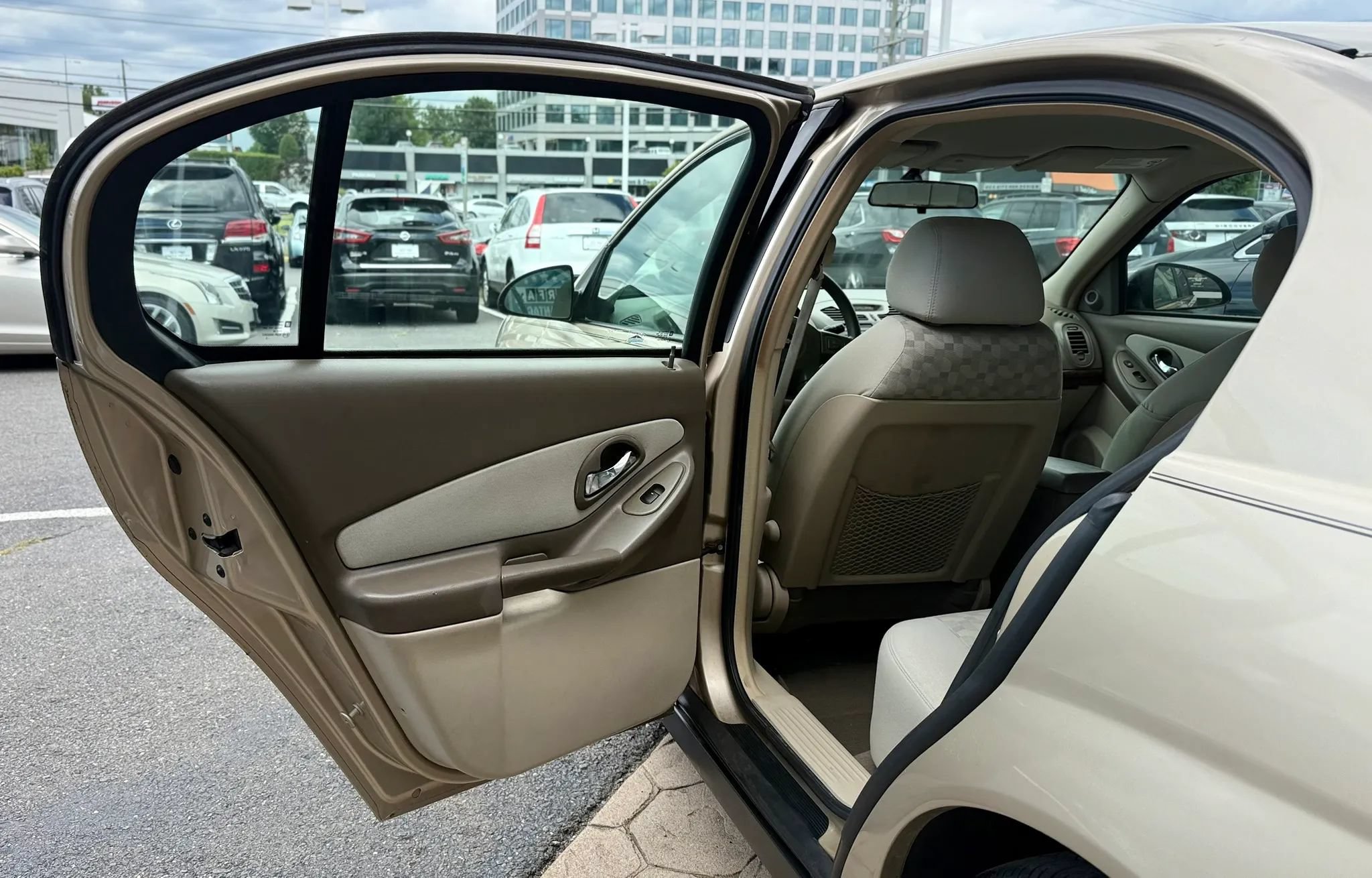 Used 2004 Chevrolet Malibu LS w/ Preferred Equipment Group FWD image 23