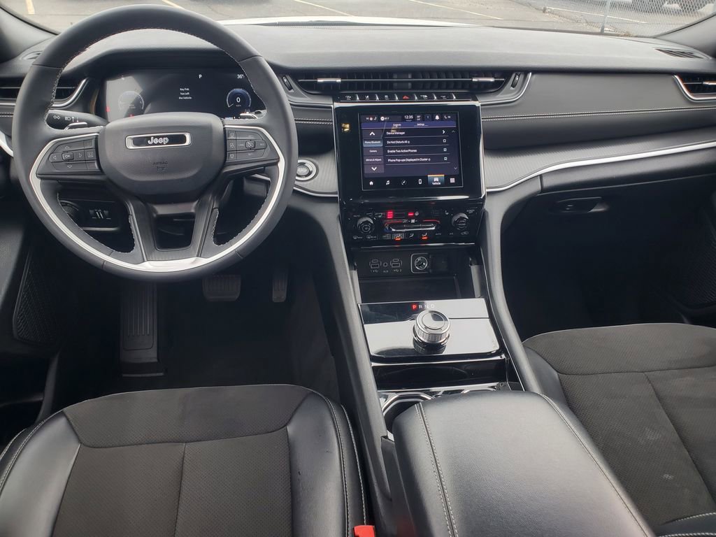 Used 2023 Jeep Grand Cherokee L Laredo image 28
