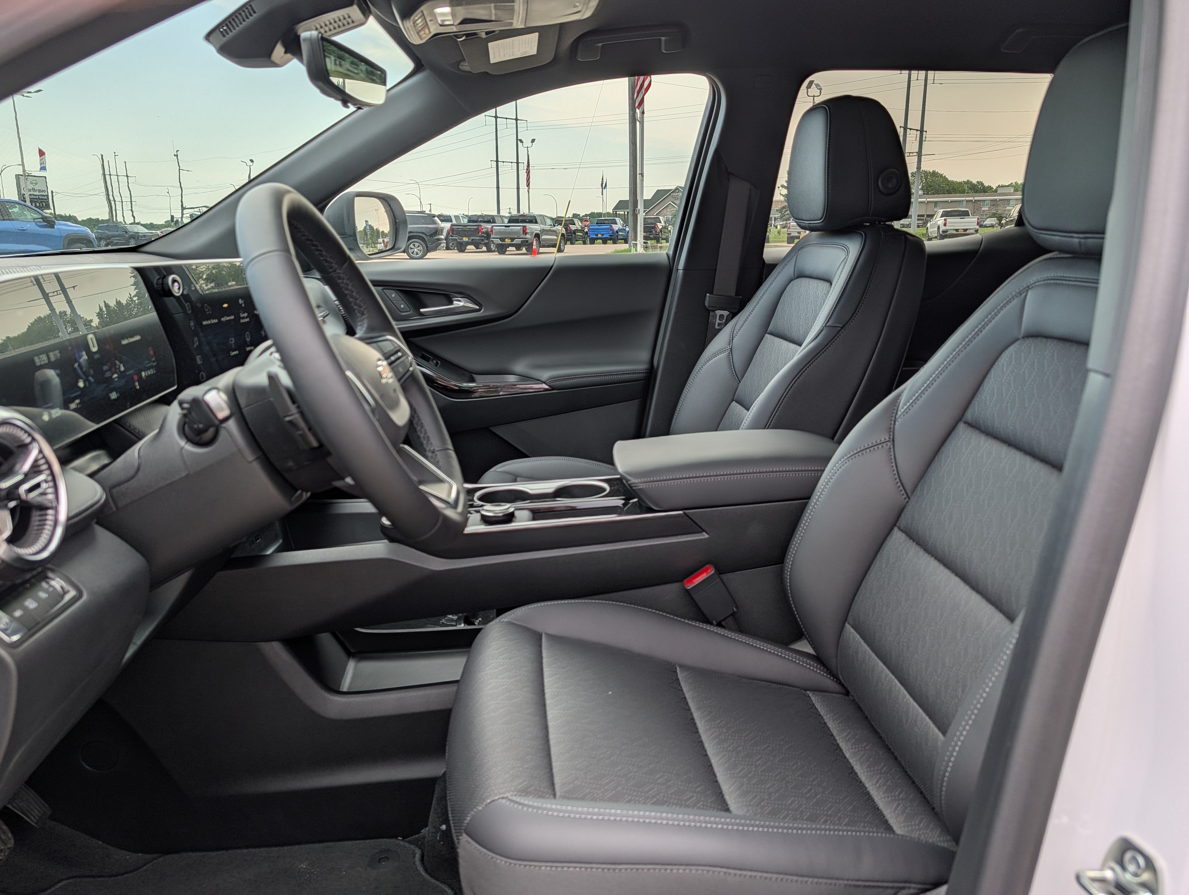 New 2026 Chevrolet Equinox LT w/ Convenience Package II AWD/4WD image 8