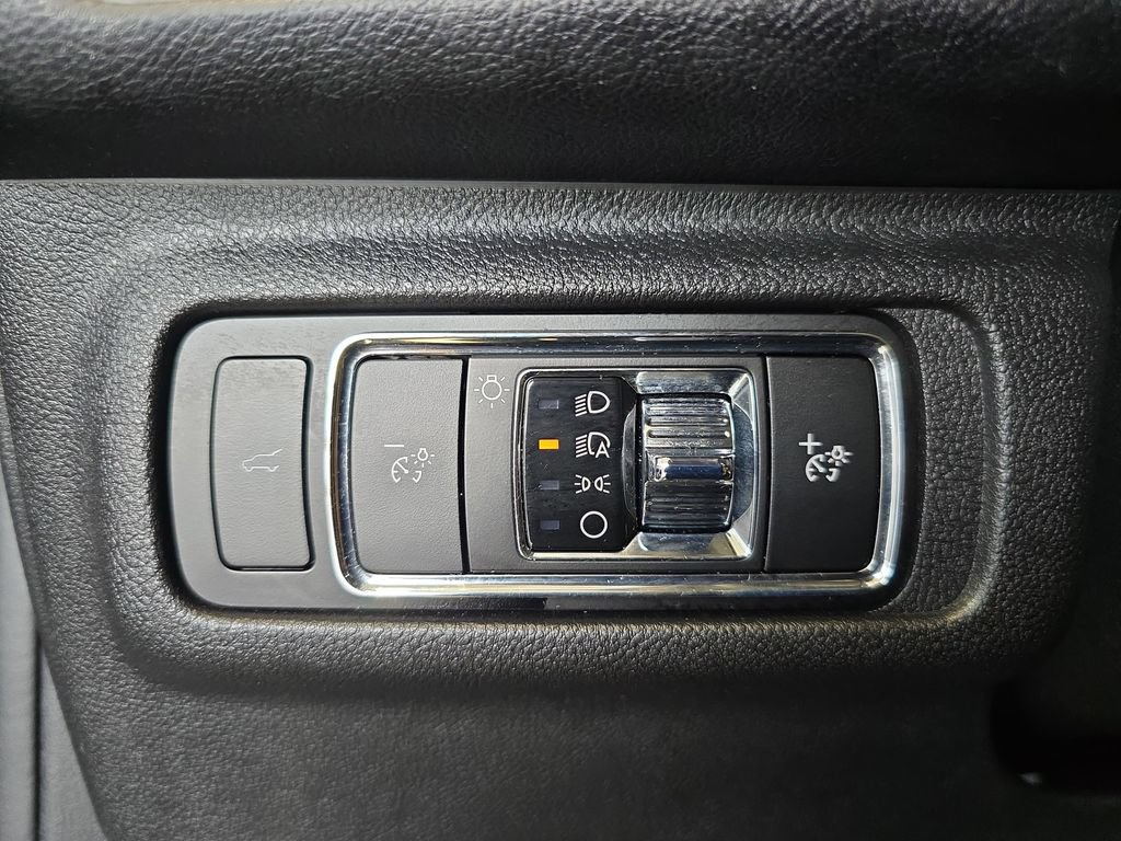 Used 2023 Lincoln Corsair AWD w/ Equipment Group 101A image 29