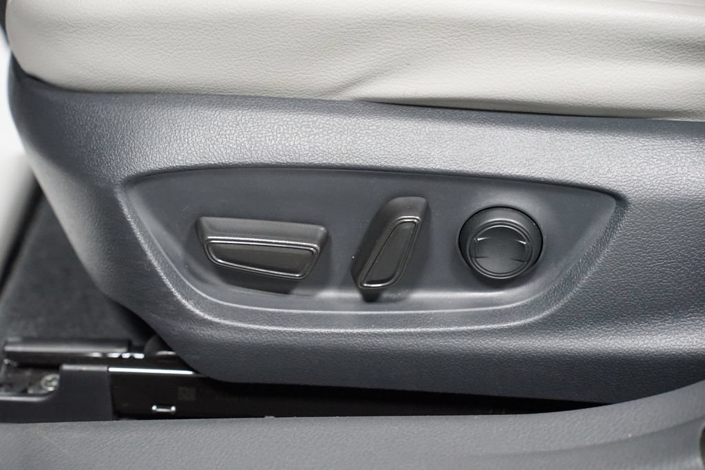 Used 2022 Toyota Camry SE FWD image 31
