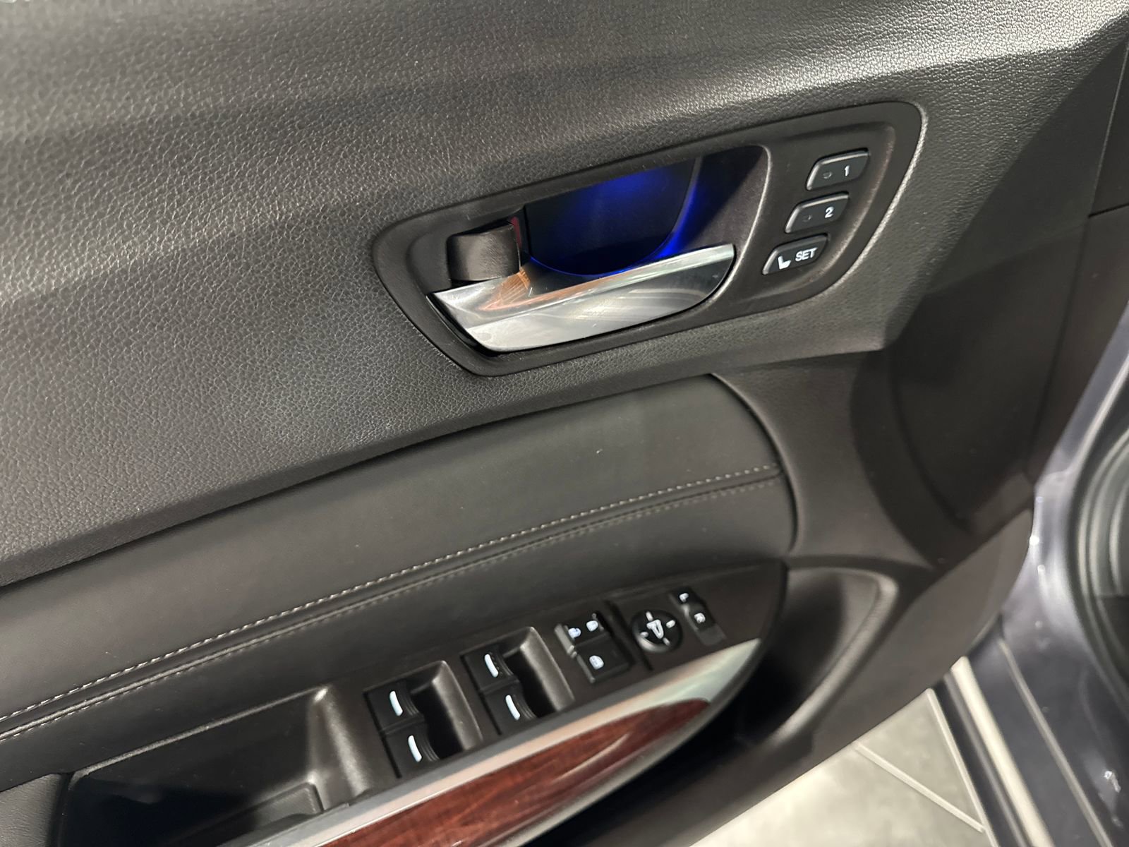 Used 2017 Acura TLX w/ Technology Package FWD image 16