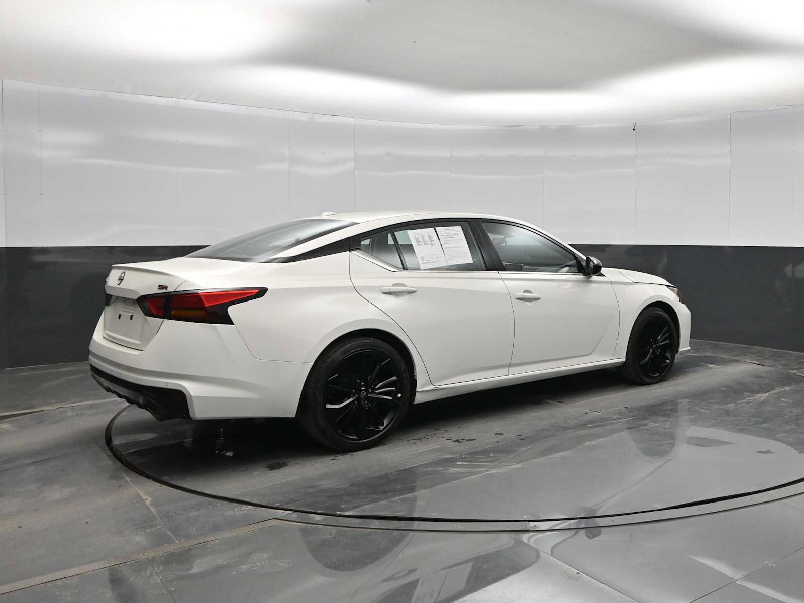 Used 2025 Nissan Altima 2.5 SR FWD image 7