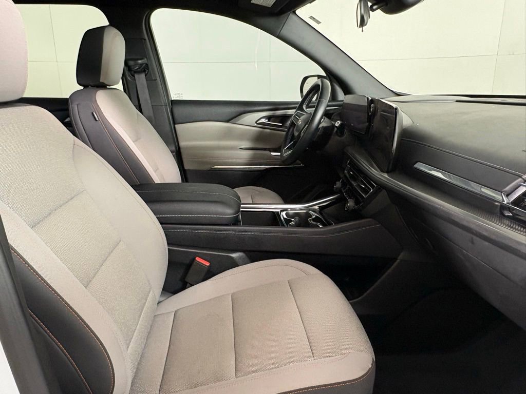 Used 2025 Chevrolet Traverse LT AWD/4WD image 12