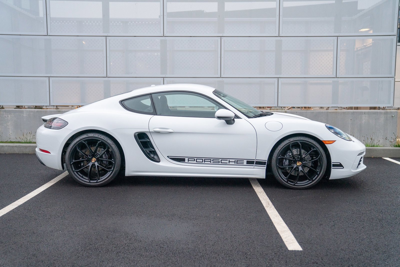 Used 2024 Porsche 718 Cayman image 8