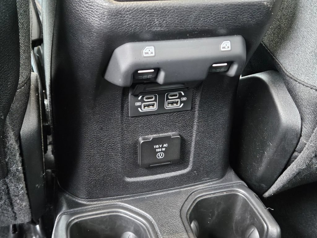 Used 2025 Jeep Wrangler Unlimited Rubicon AWD/4WD image 16