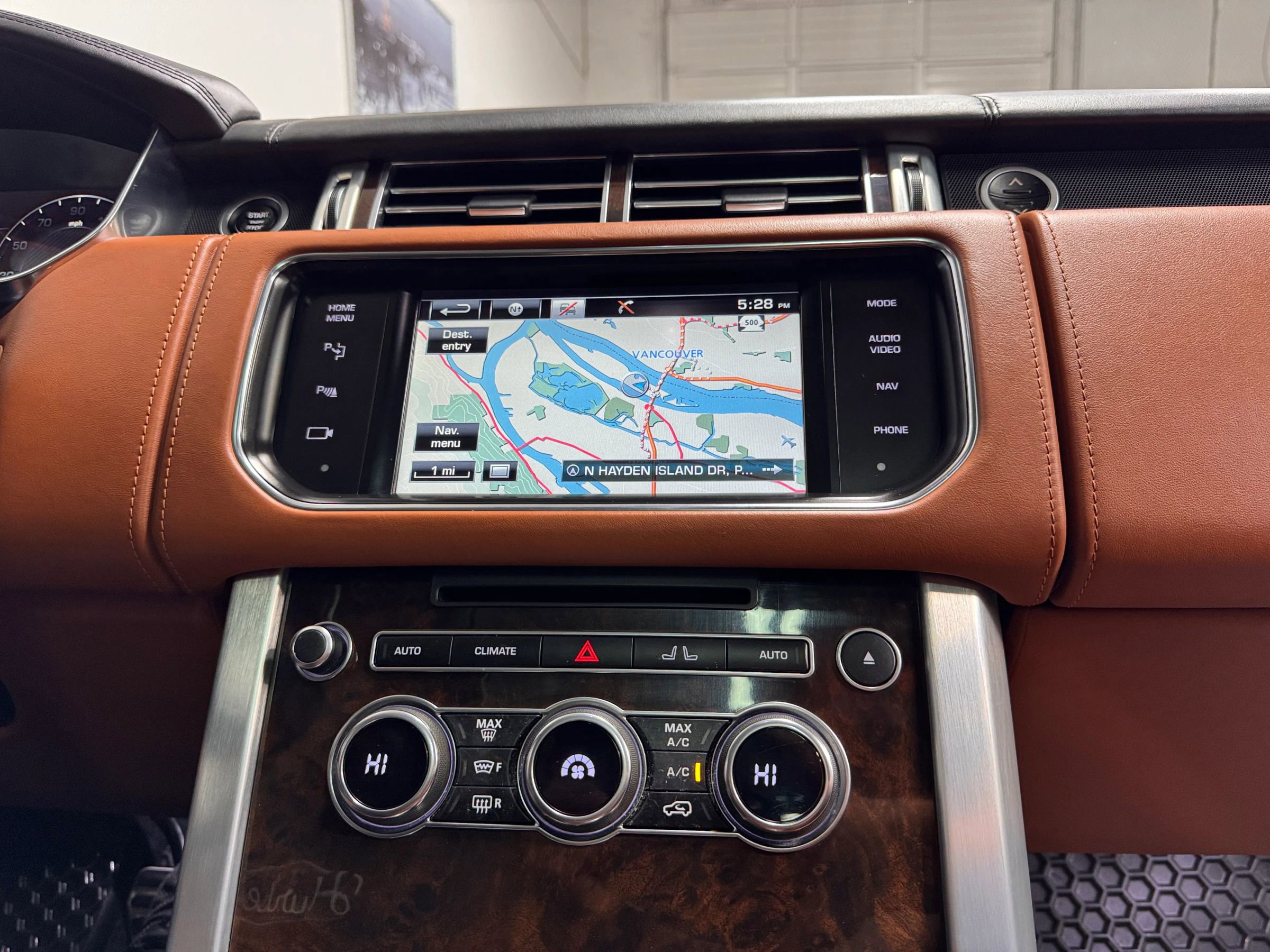 Used 2015 Land Rover Range Rover Autobiography image 9