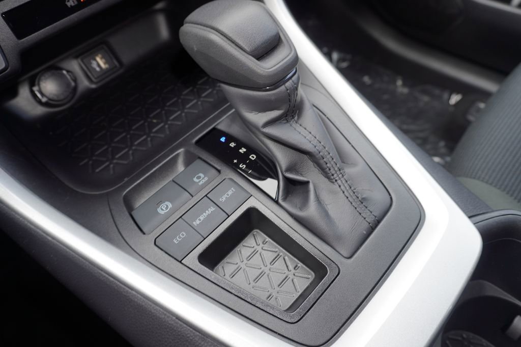 Used 2025 Toyota RAV4 LE image 18