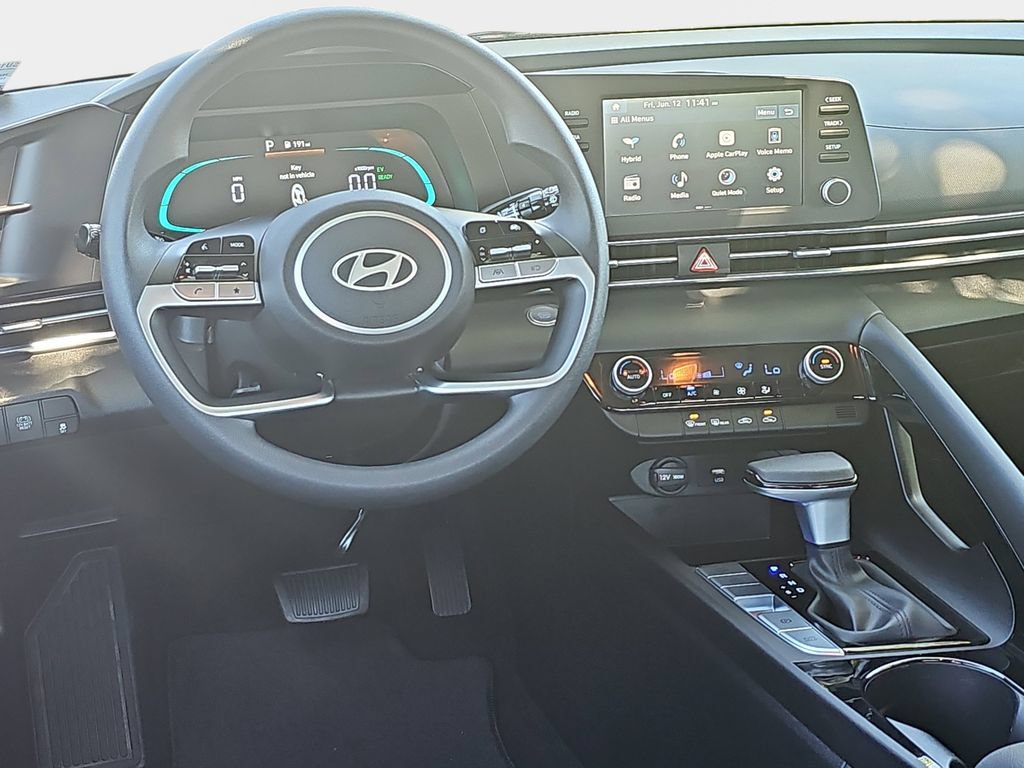 Used 2025 Hyundai Elantra Hybrid FWD image 18