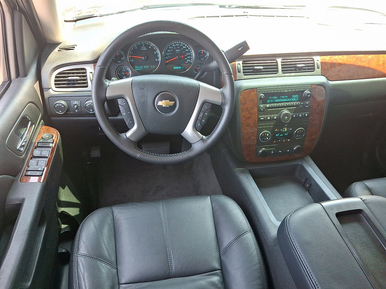 Used 2011 Chevrolet Suburban 2500 LT w/ Snow Plow Prep Package image 13