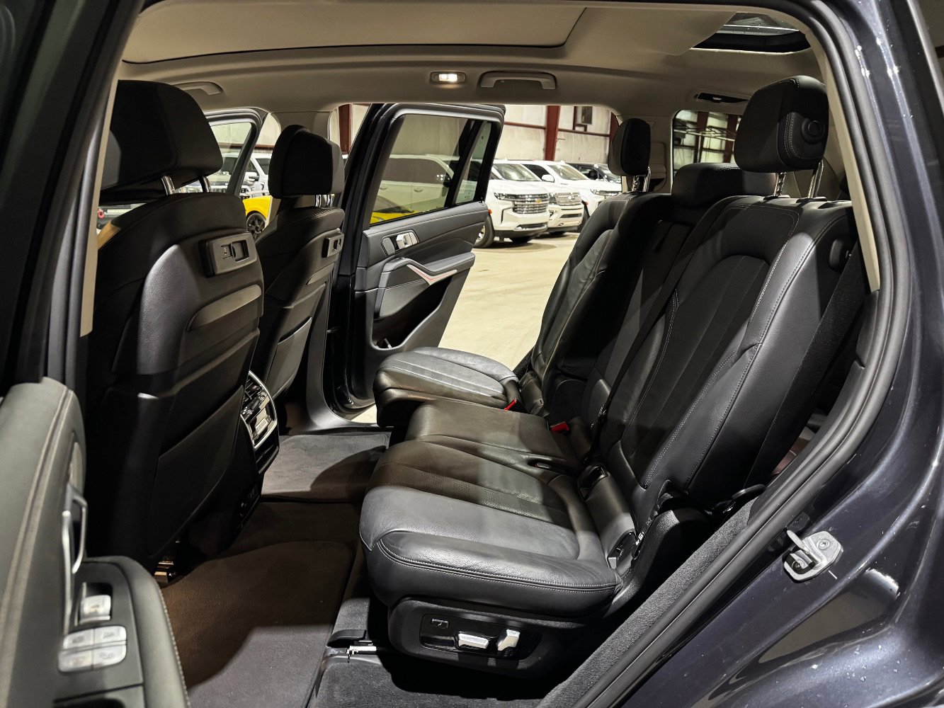 Used 2020 BMW X7 xDrive40i w/ Premium Package image 17
