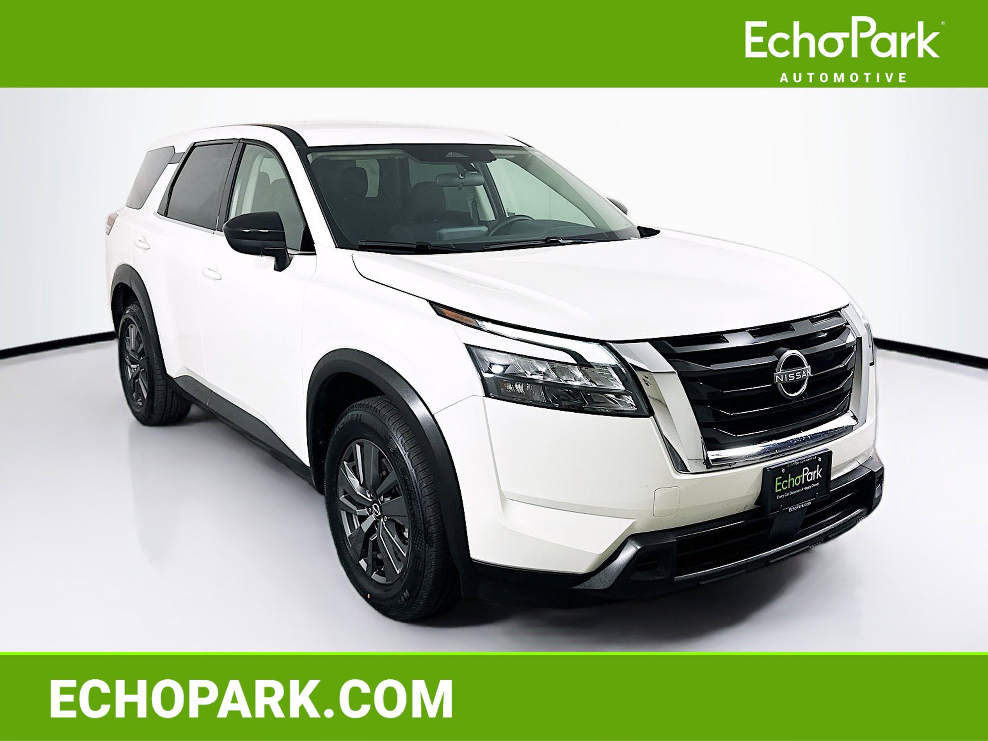 Used 2025 Nissan Pathfinder S image 1