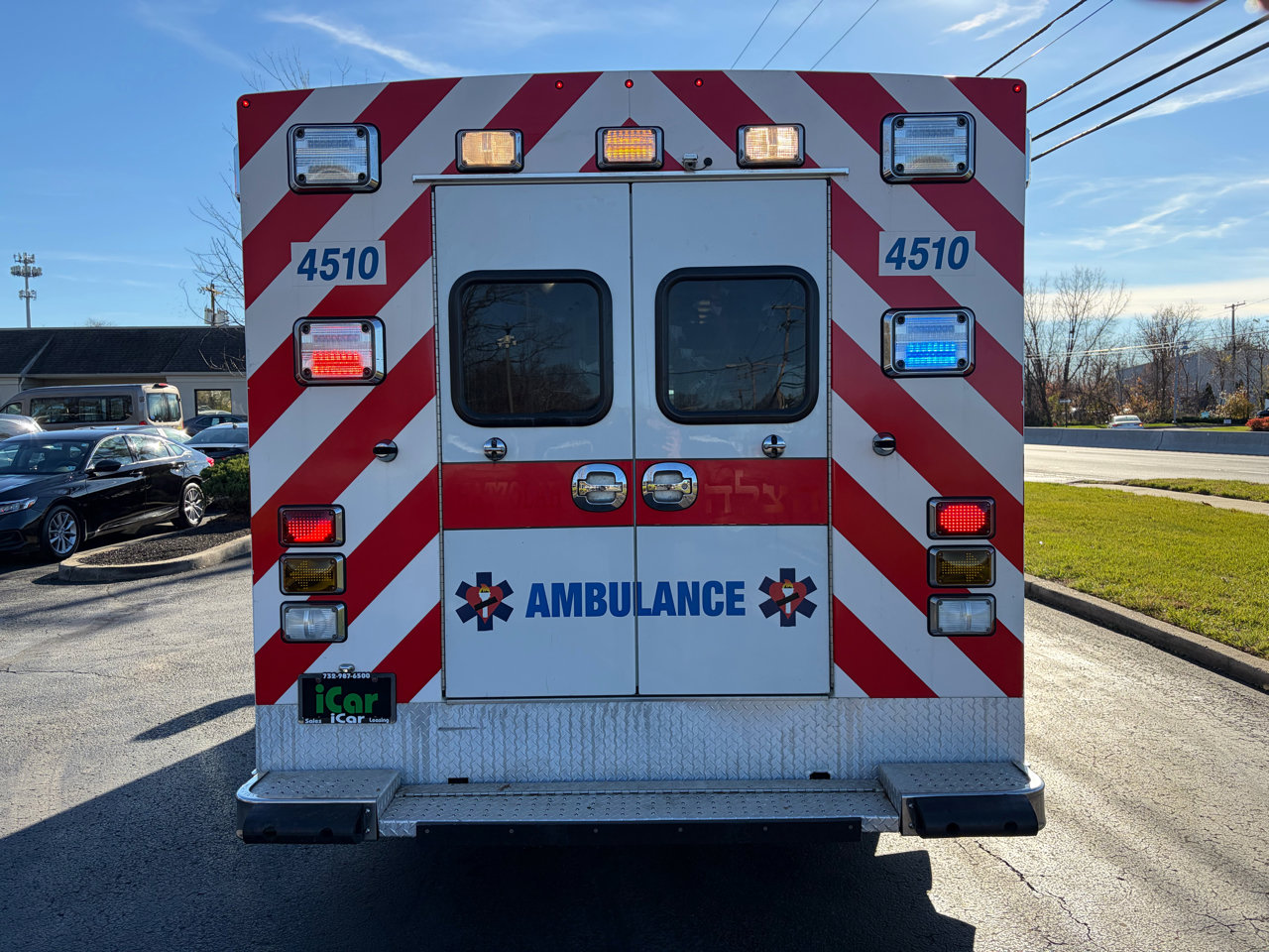 Used 2015 Chevrolet Express 4500 w/ Ambulance Package image 8