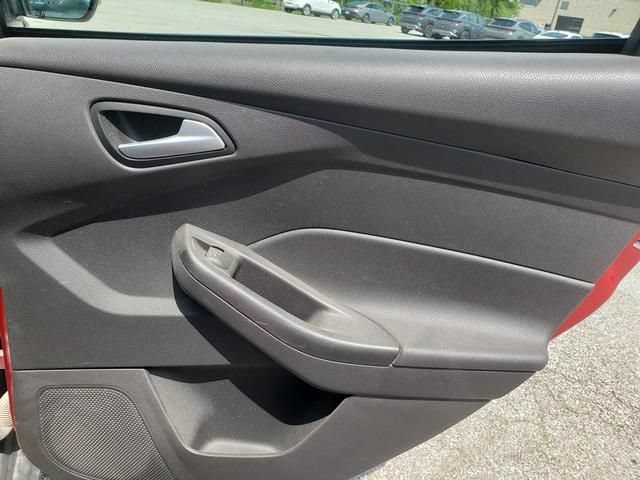 Used 2014 Ford Focus SE w/ Equipment Group 201A FWD image 16