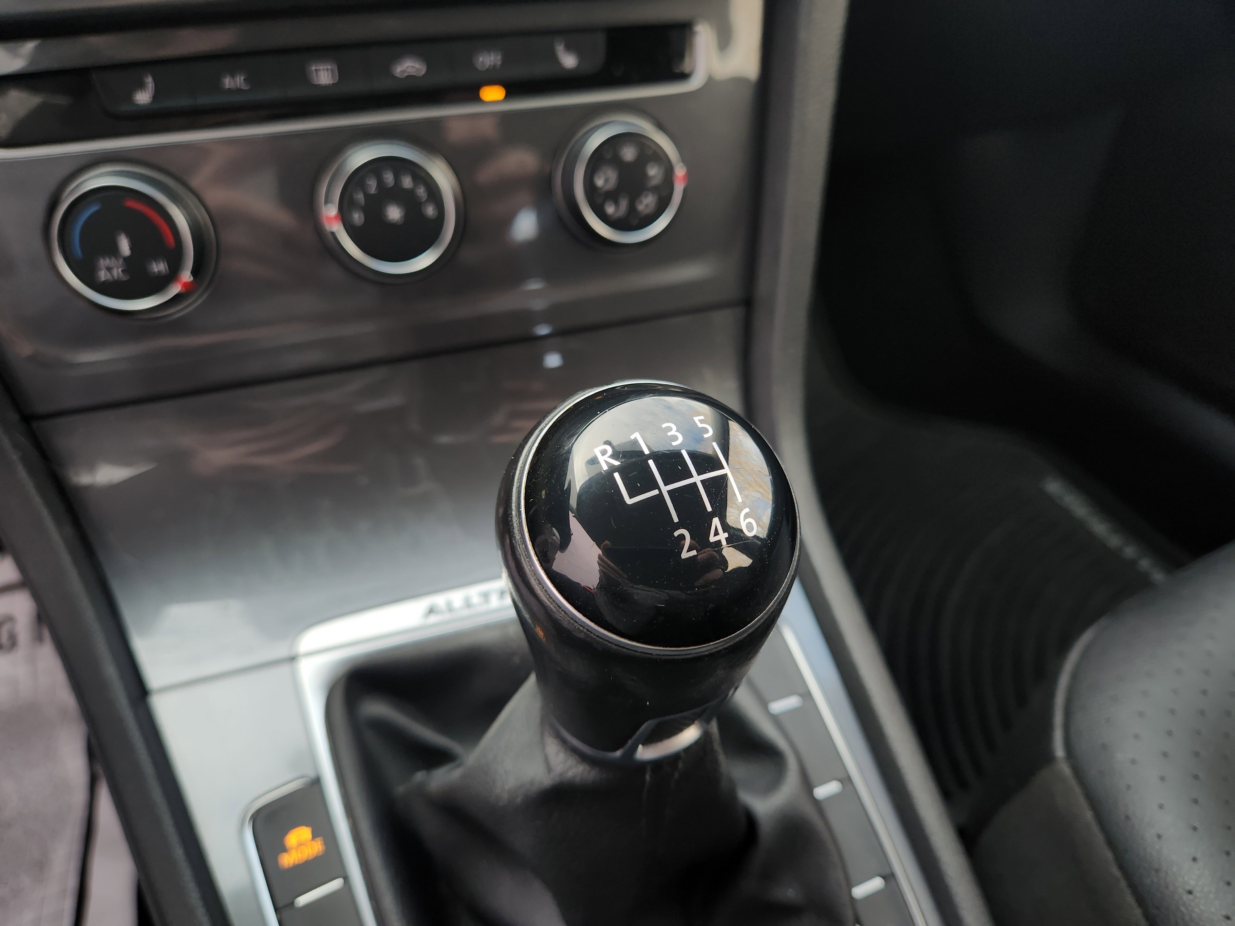 Used 2017 Volkswagen Golf Alltrack S video 2