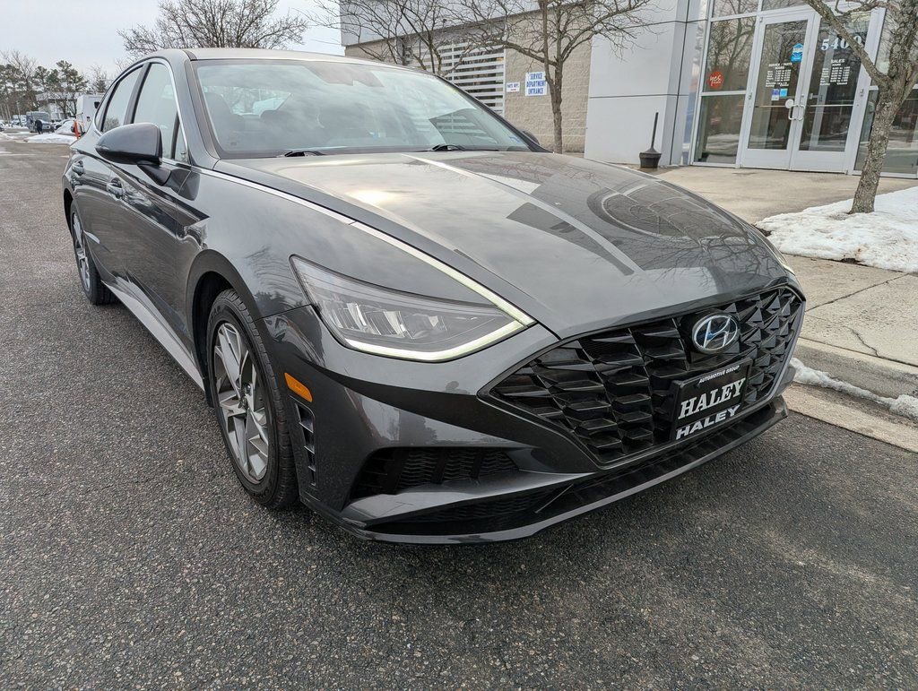 Used 2022 Hyundai Sonata SEL w/ Winter Weather Package image 2