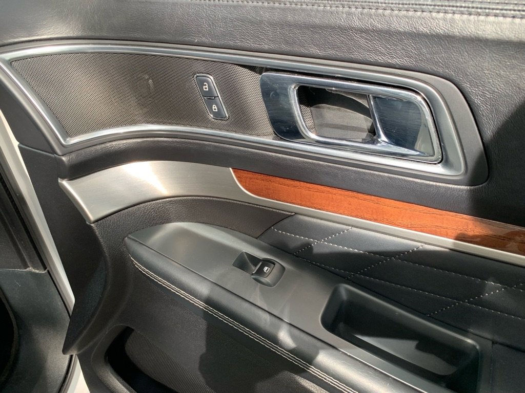 Used 2018 Ford Explorer Platinum image 15