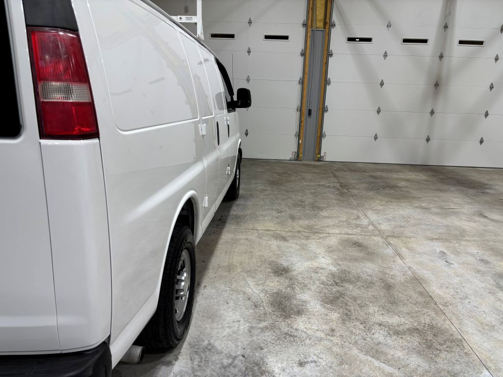 Used 2017 Chevrolet Express 2500 image 10