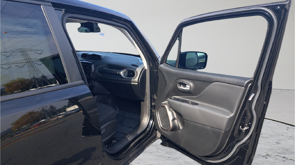 Used 2023 Jeep Renegade Latitude AWD/4WD image 15