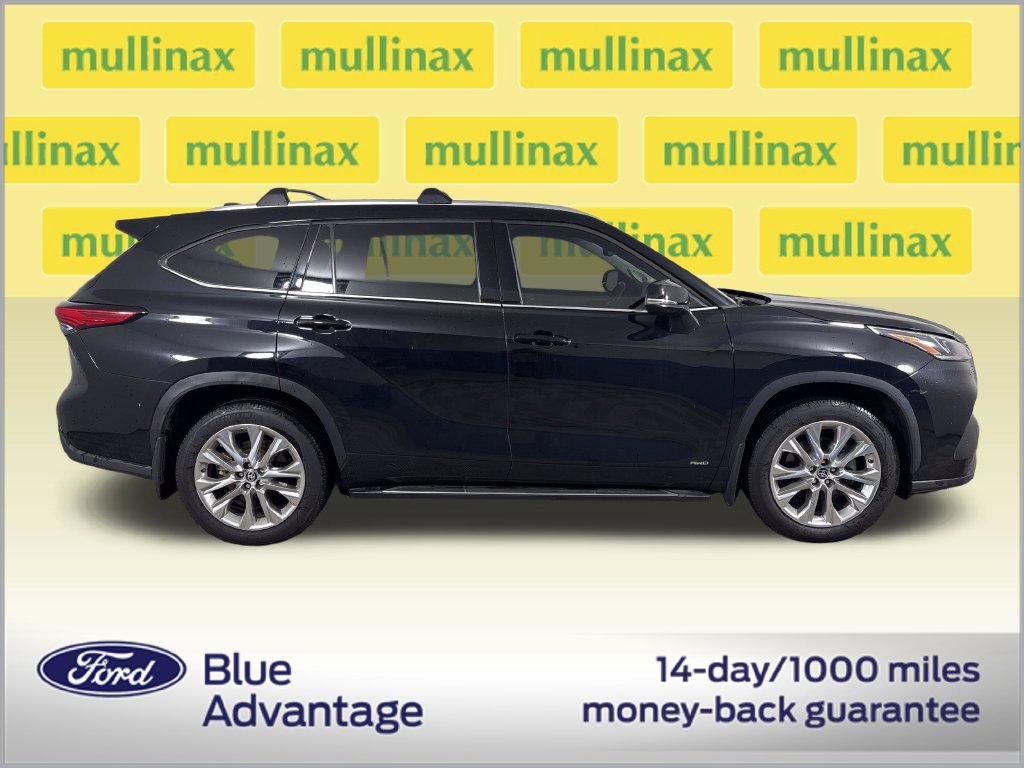 Used 2023 Toyota Highlander Limited AWD/4WD image 2