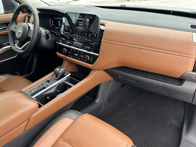 Used 2024 Nissan Pathfinder Platinum w/ Lighting Package (N92) FWD image 9