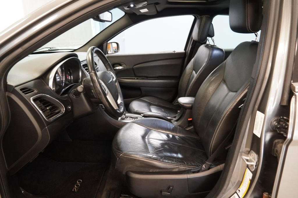 Used 2012 Chrysler 200 Limited FWD image 6